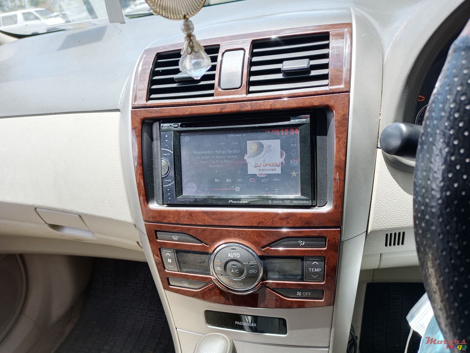 2010' Toyota Axio photo #3