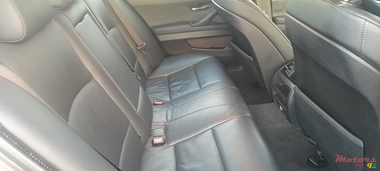 2010' BMW 523 i photo #6