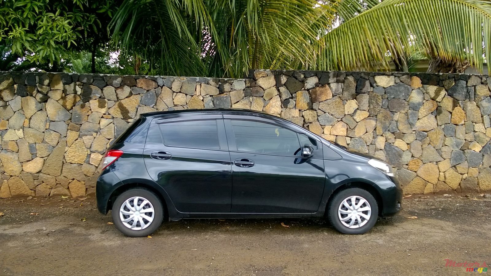 2012' Toyota Vitz photo #1