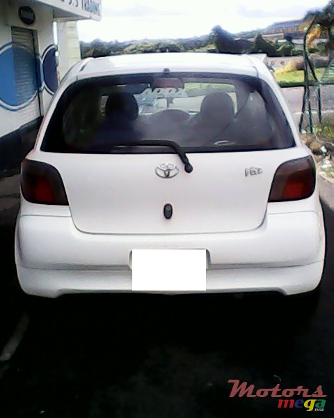 2001' Toyota Vitz photo #3