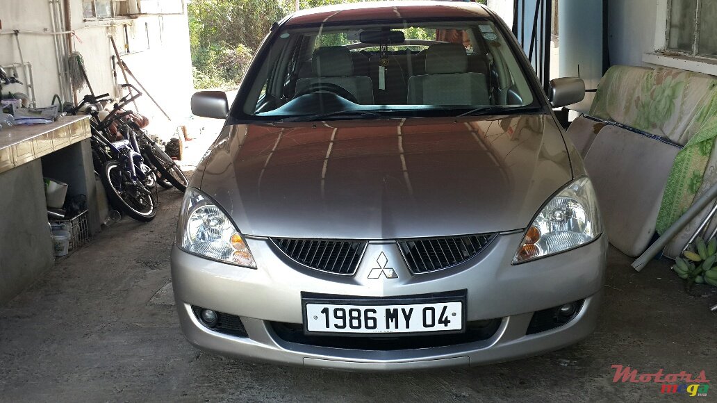 2004' Mitsubishi Lancer photo #5