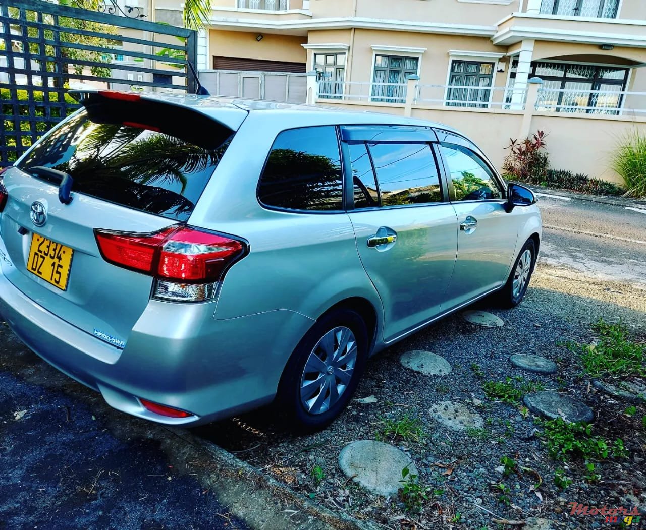 2015' Toyota Axio photo #3