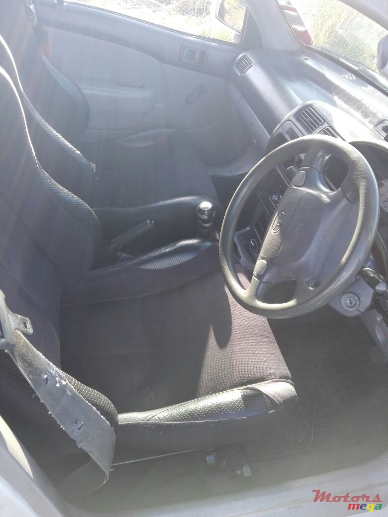 1998' Toyota Starlet photo #4