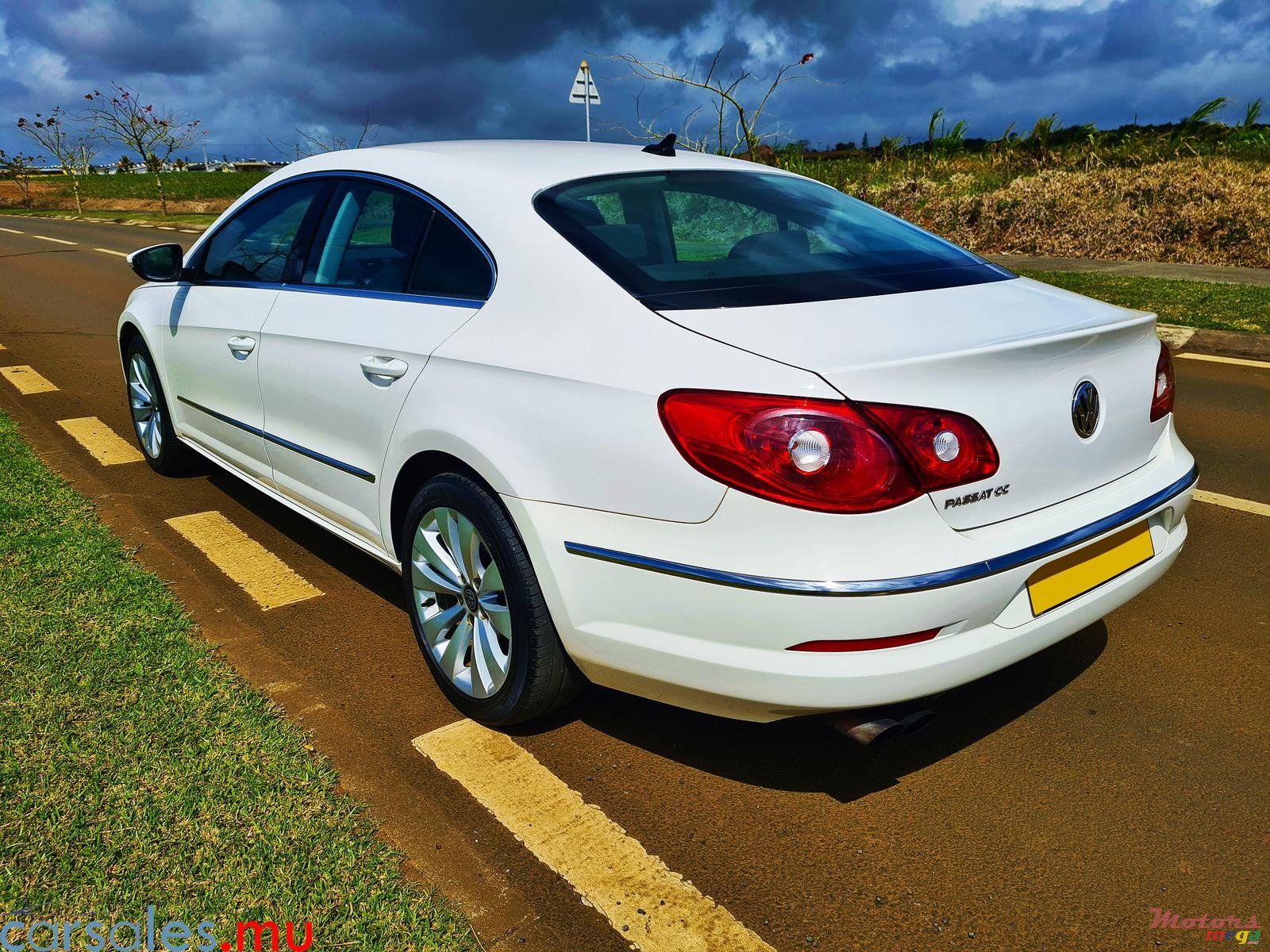 2010' Volkswagen Passat CC photo #3