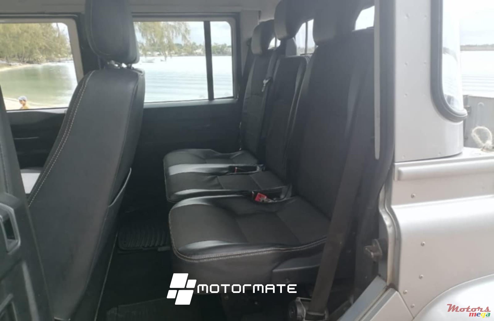 2015' Land Rover Defender 110 photo #6