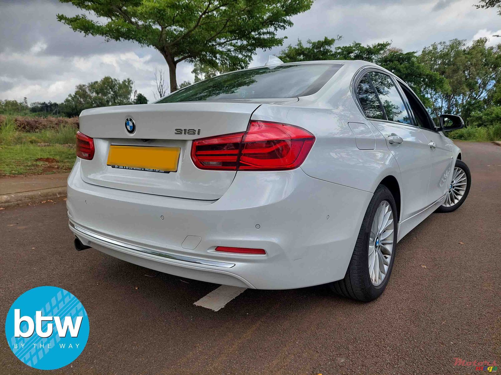 2017' BMW 318 LUXURY photo #4