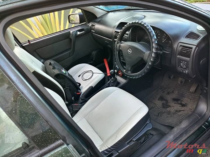 2004' Opel Astra G dorigine photo #3