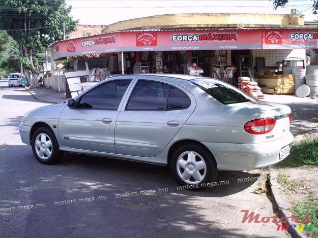 2001' Renault Megane photo #1