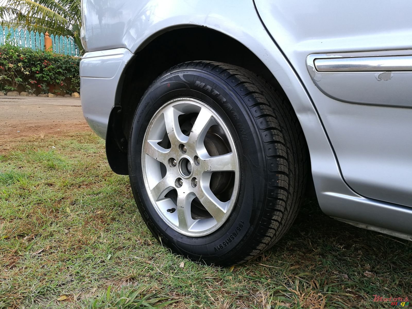 2005' Hyundai Trajet photo #2