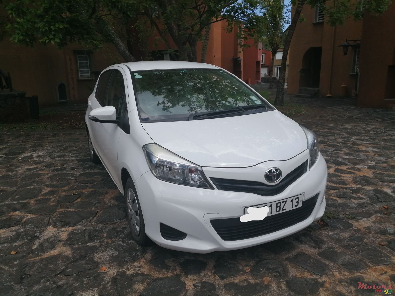 2013' Toyota Vitz photo #3