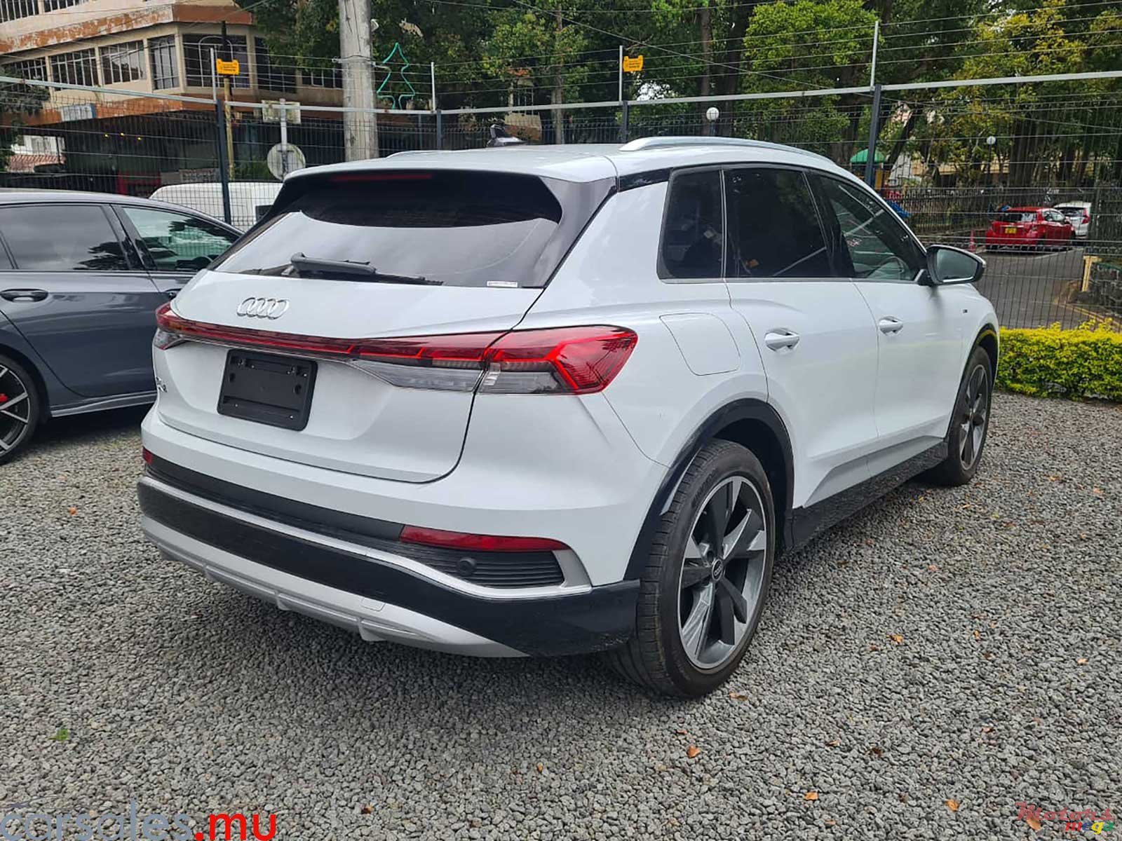 2023' Audi Q4 S Line photo #4