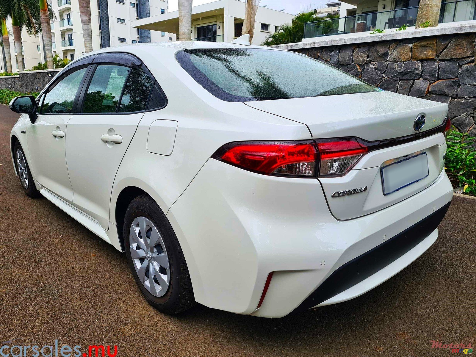 2019' Toyota Corolla Sedan 1.8 Hybrid photo #3