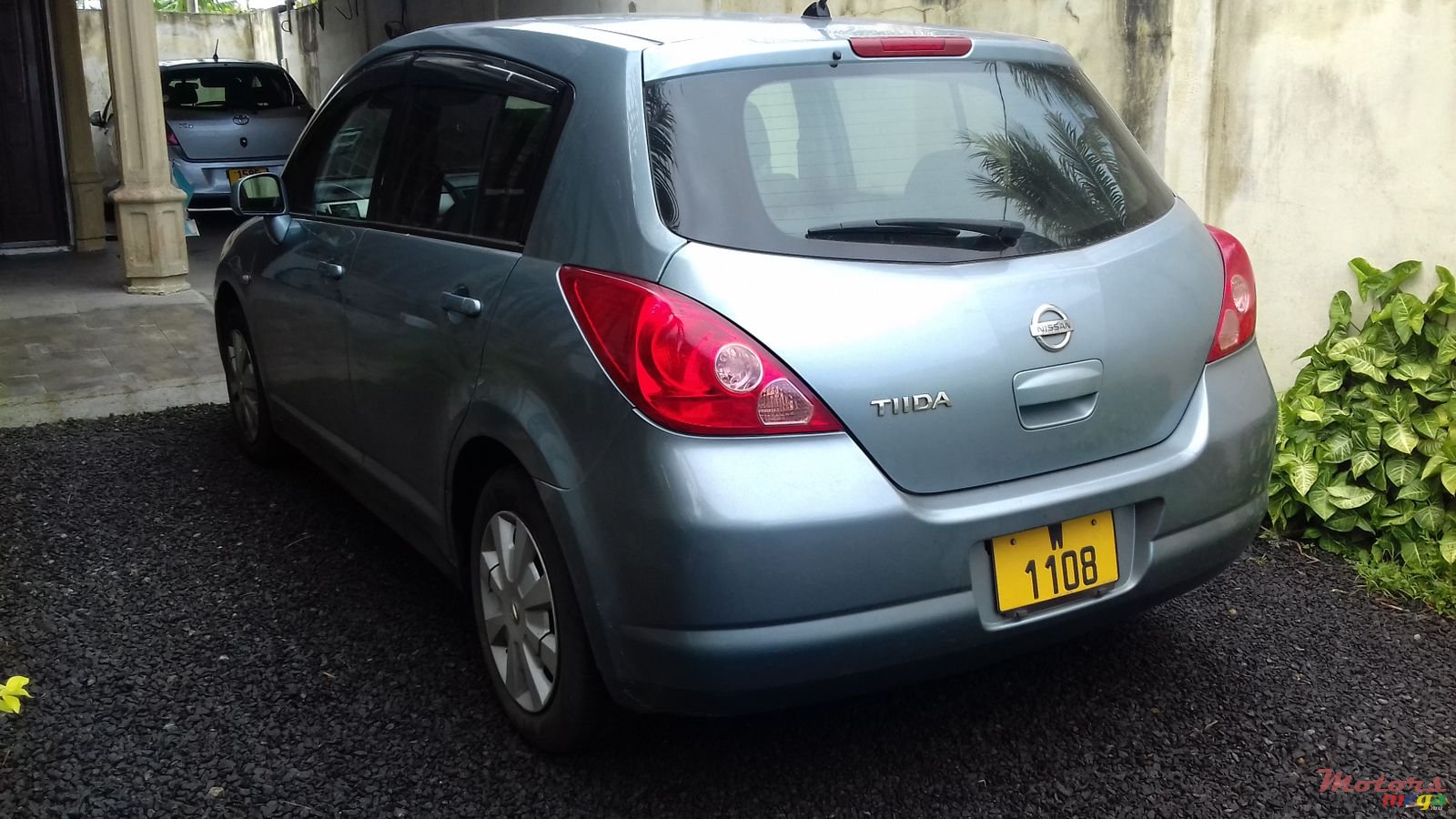 2005' Nissan Tiida photo #1