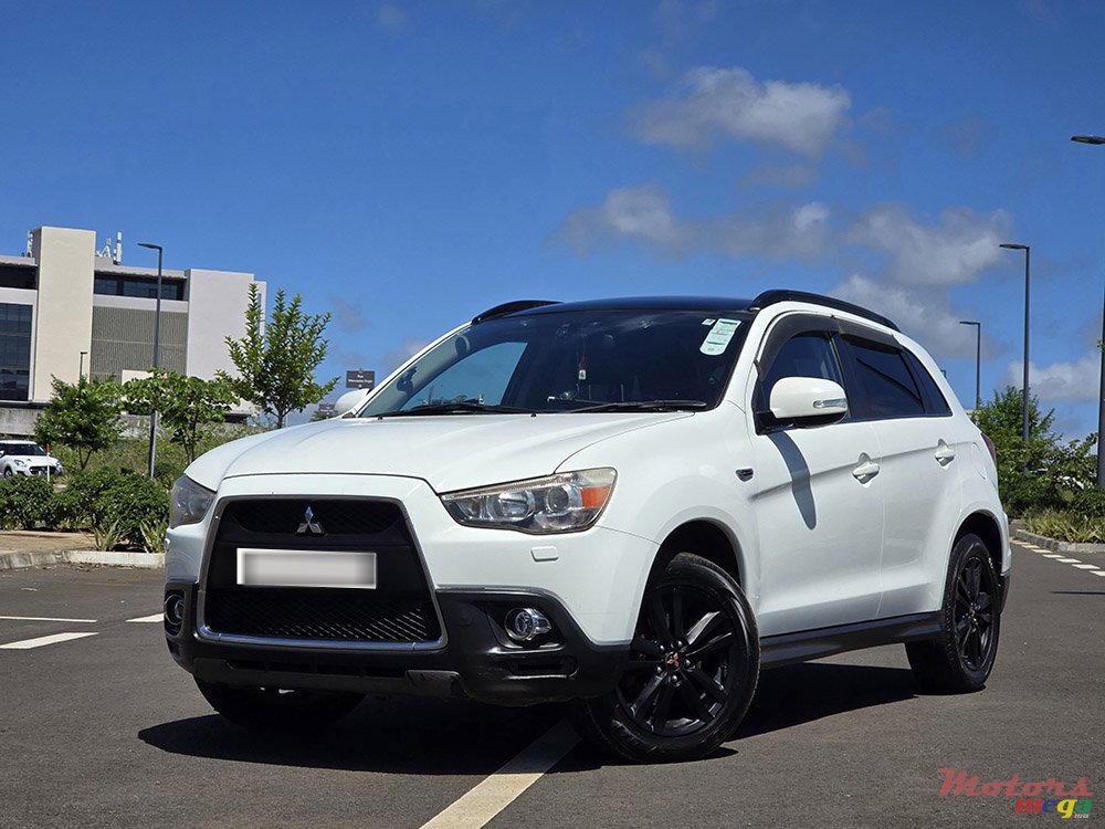 2012' Mitsubishi ASX photo #2