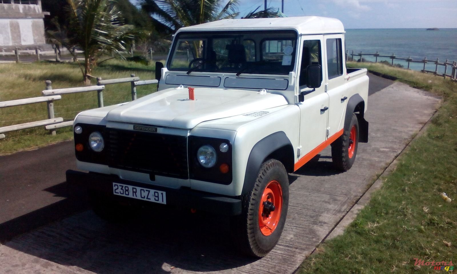 1991' Land Rover Defender 110 photo #2