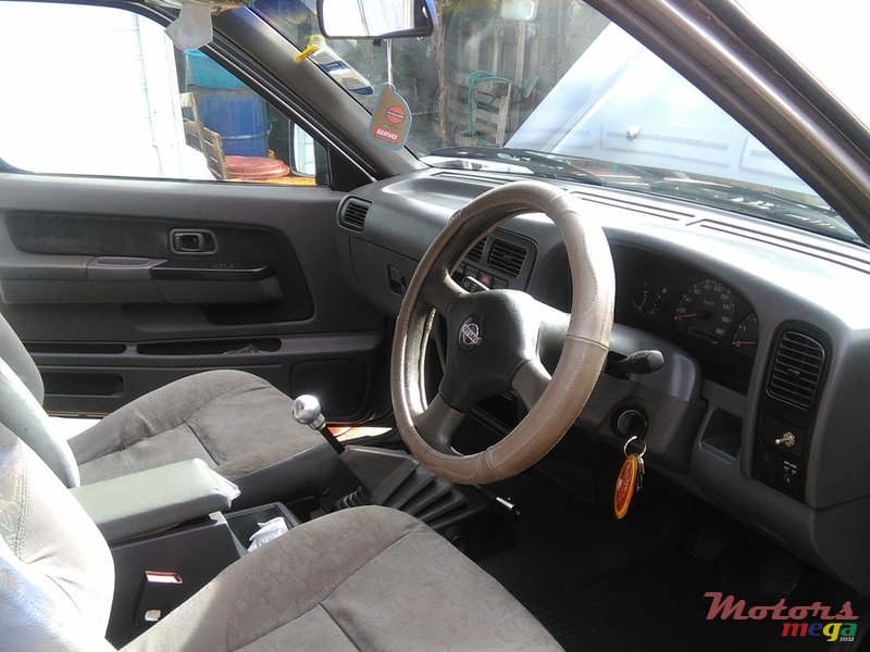 2001' Nissan Hardbody double cab 4*2 photo #5