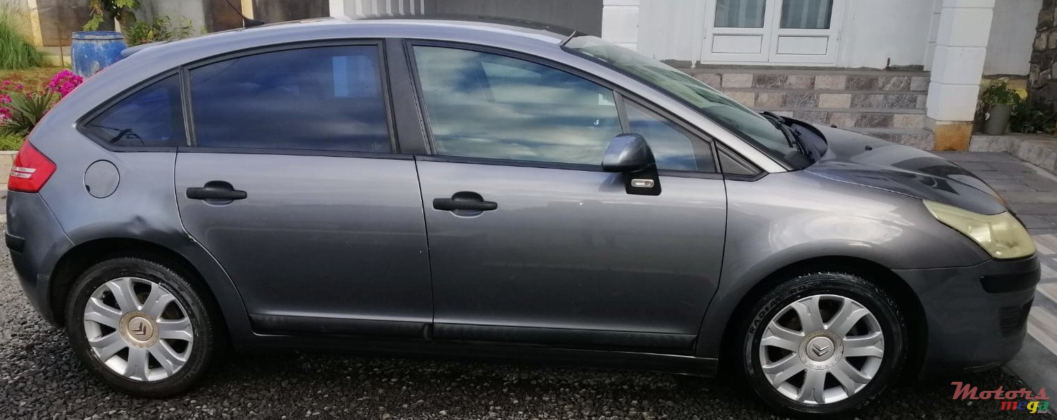2009' Citroen C4 photo #7