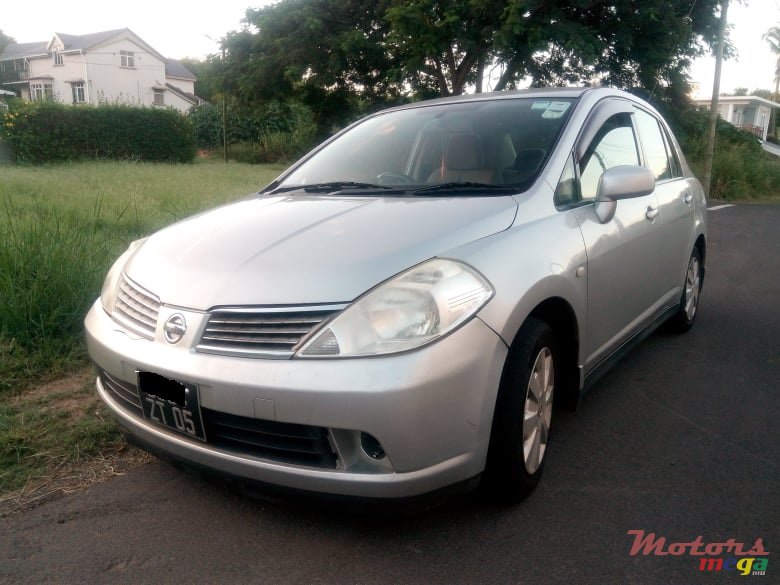 2005' Nissan Tiida Latio photo #2