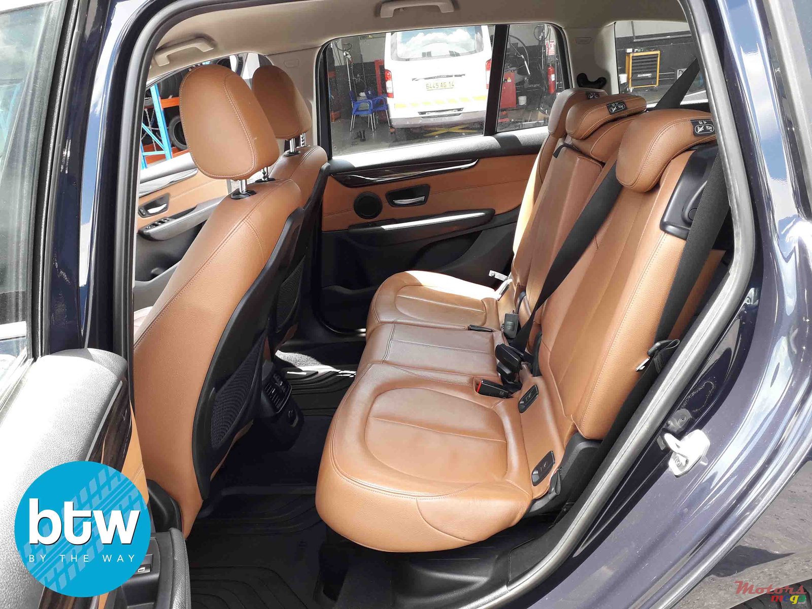 2015' BMW 2 Series 218i Gran Tourer photo #6