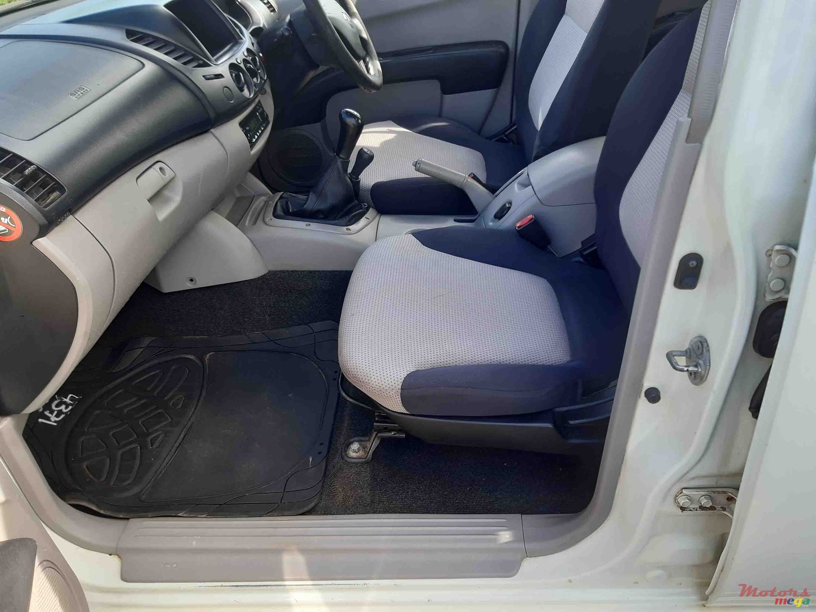 2009' Mitsubishi L 200 photo #5