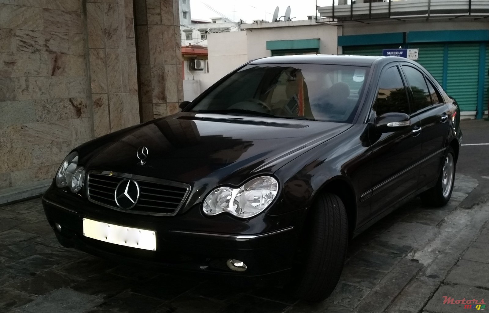 2001' Mercedes-Benz C-Class C220 CDI photo #1