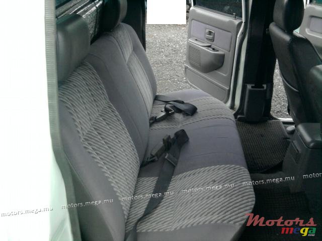 1999' Isuzu 2X4 LS photo #2