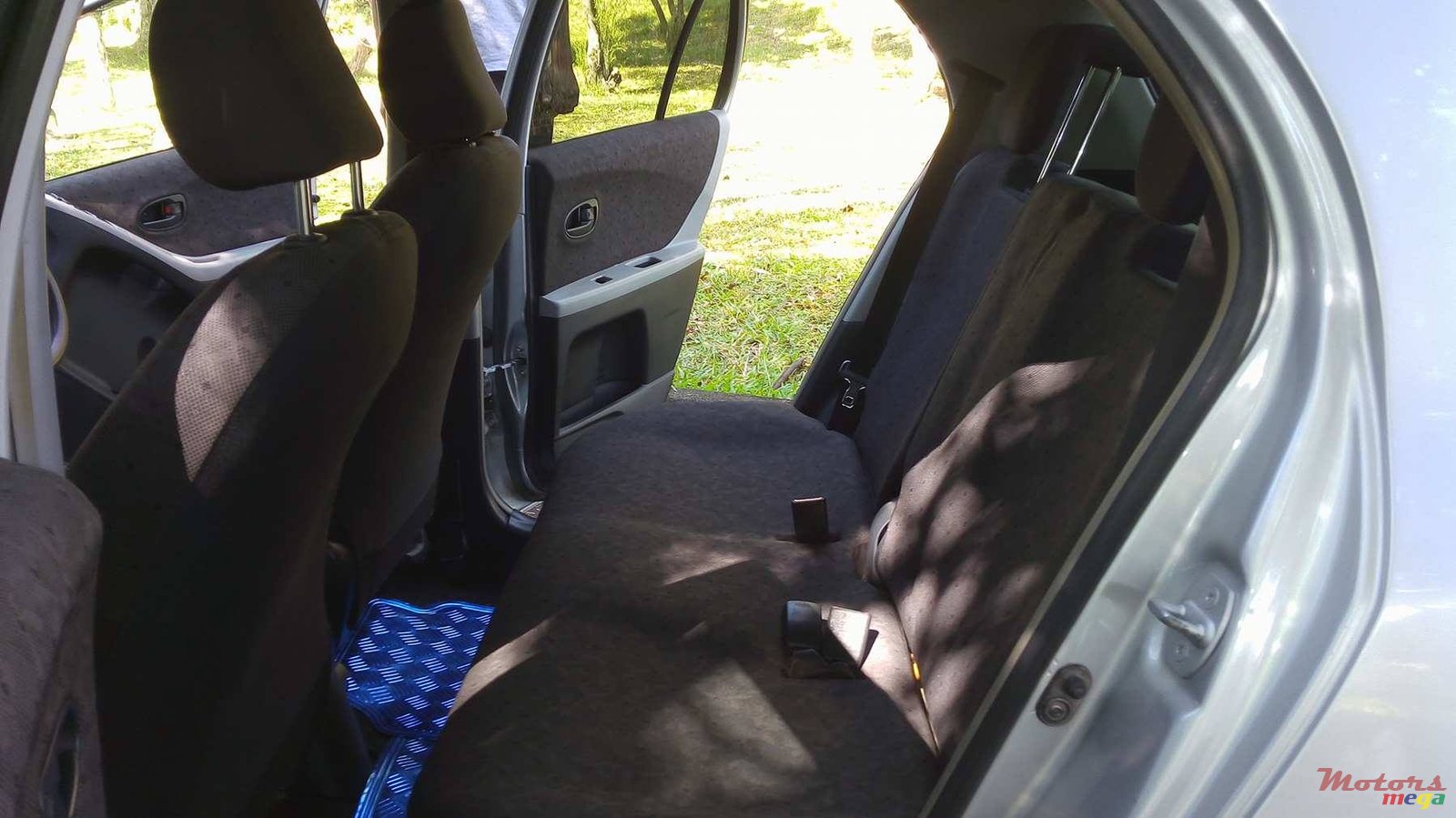 2008' Toyota Vitz photo #7