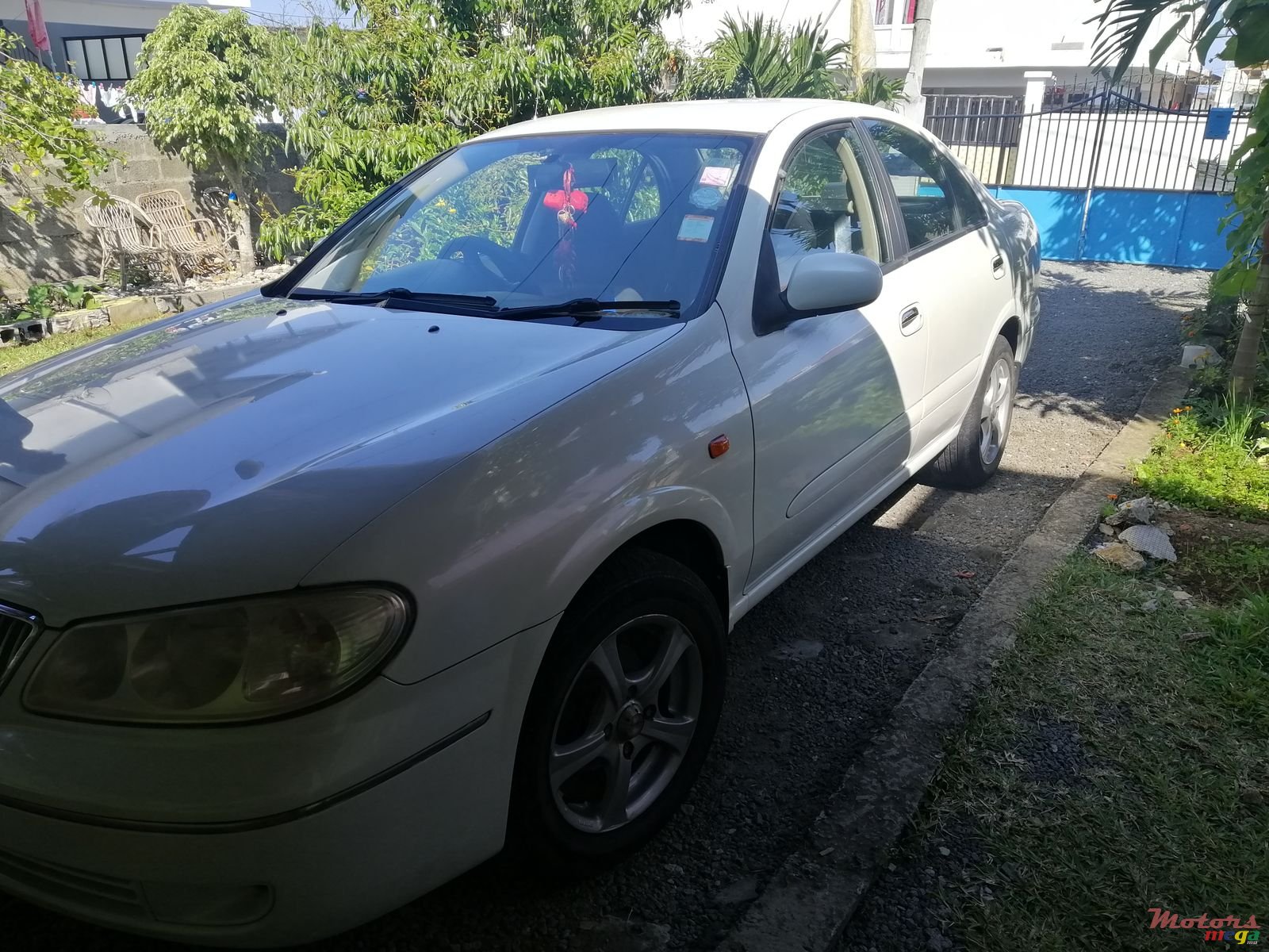 2004' Nissan Sunny photo #1