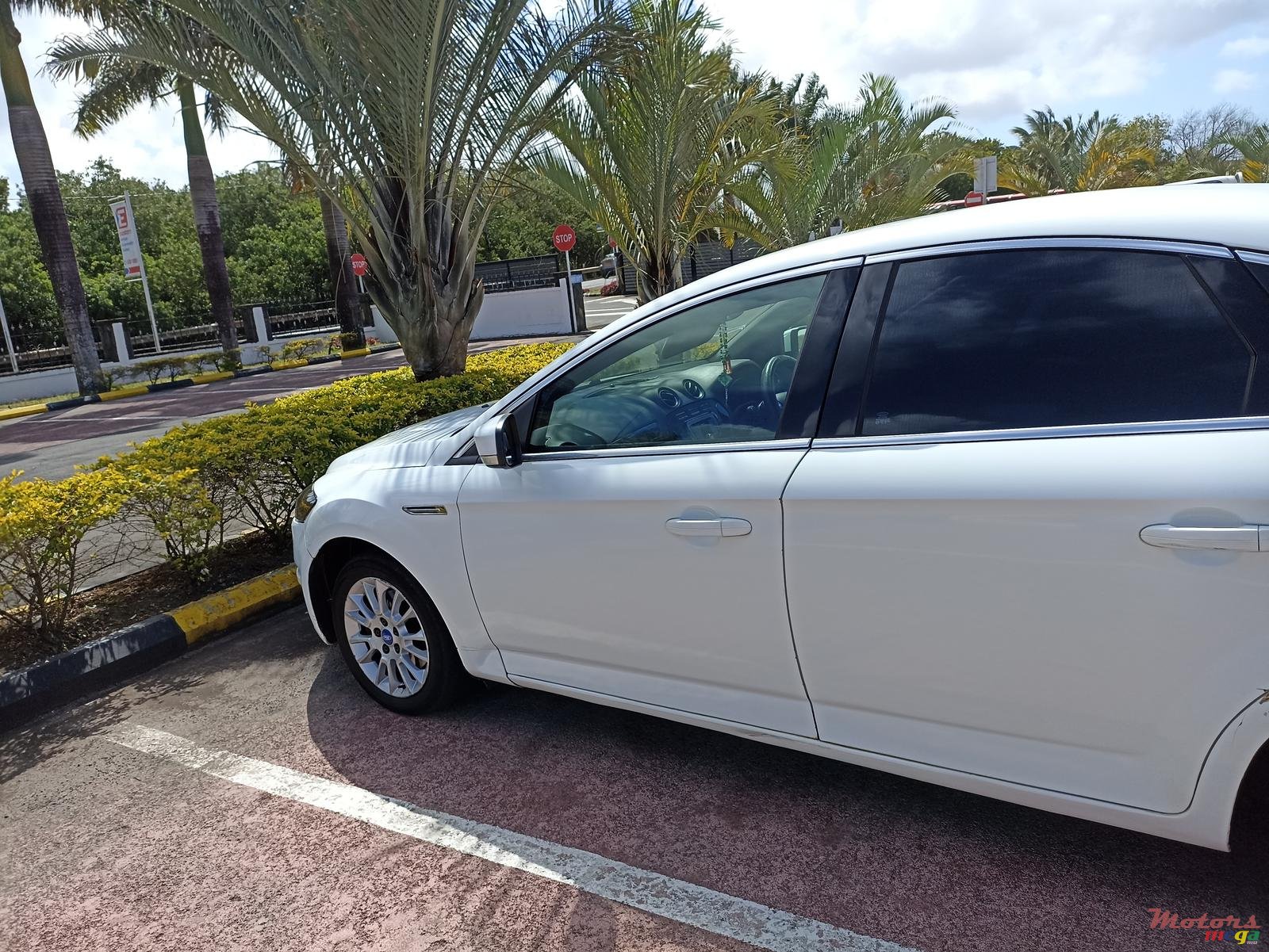 2012' Ford Mondeo photo #4