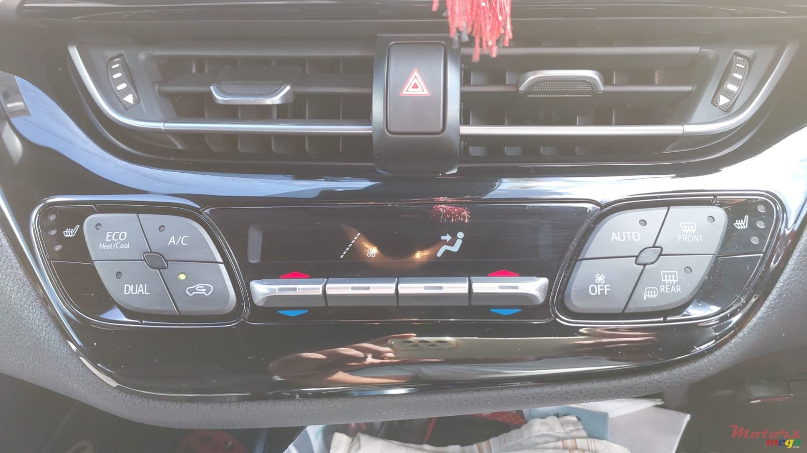 2020' Toyota C-HR photo #5