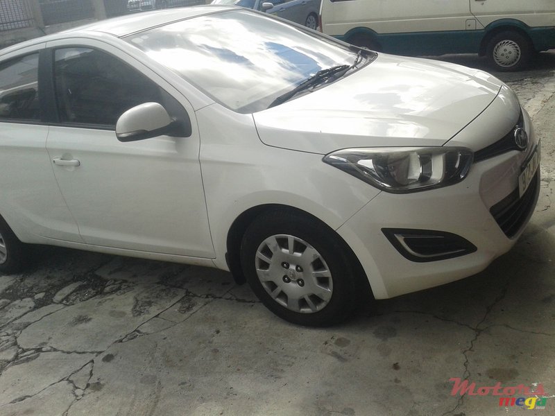 2014' Hyundai i20 photo #2