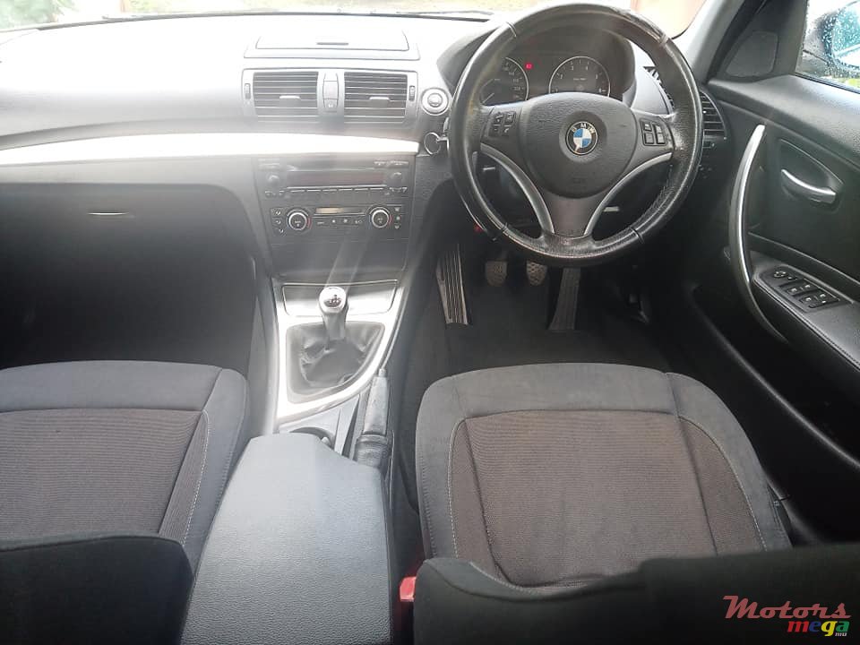 2009' BMW 1 Series 116i photo #5