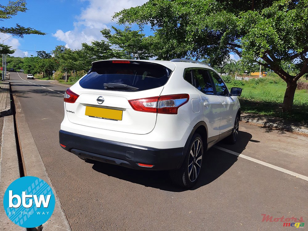 2015' Nissan Qashqai photo #2