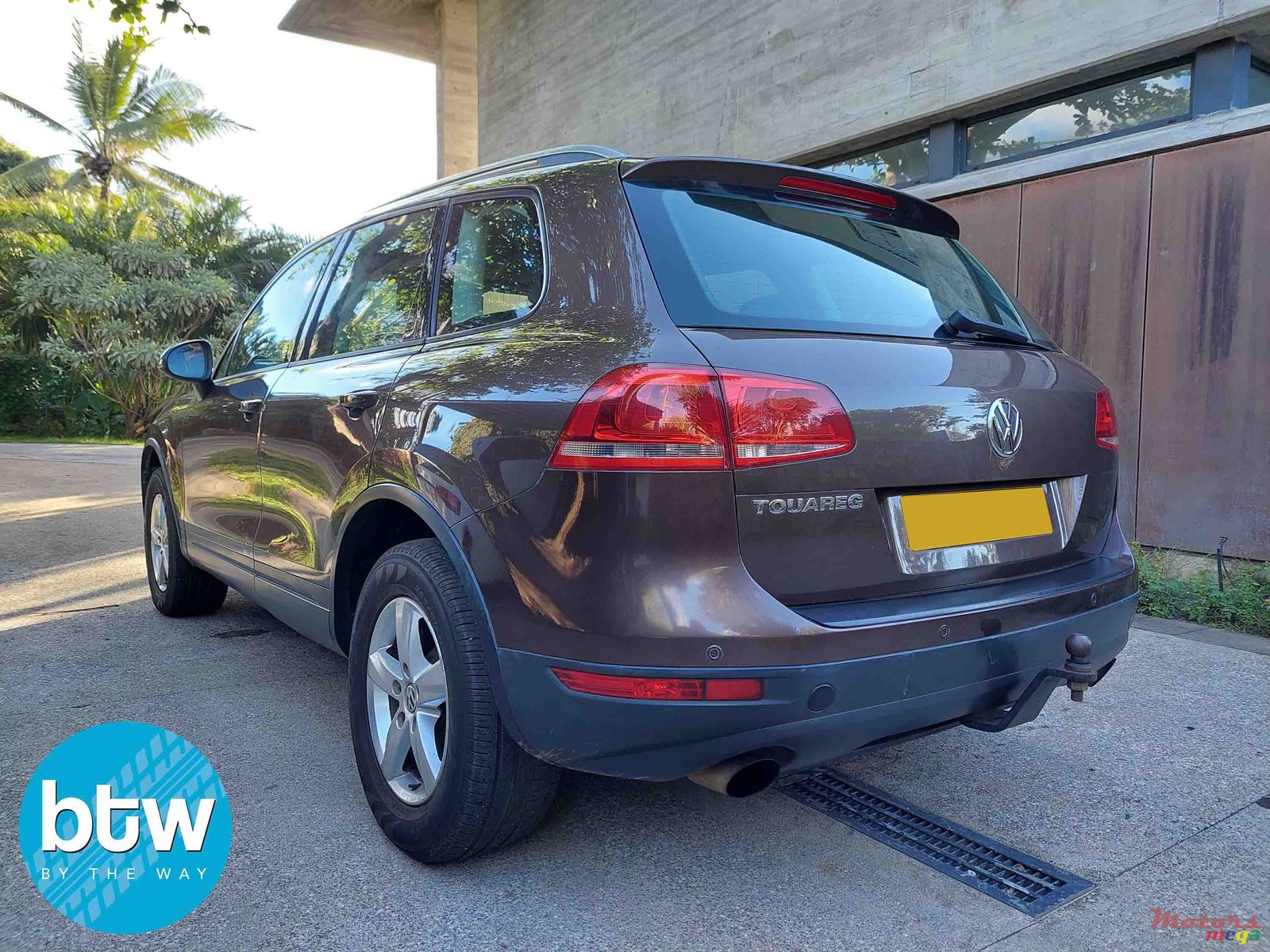 2014' Volkswagen Touareg photo #3