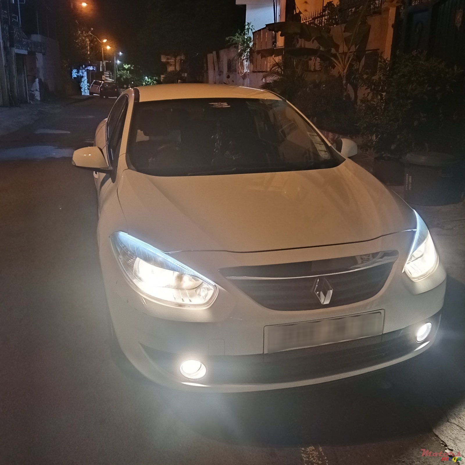 2013' Renault Fluence photo #1