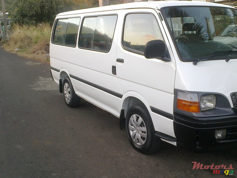 1999' Toyota HiAce photo #1