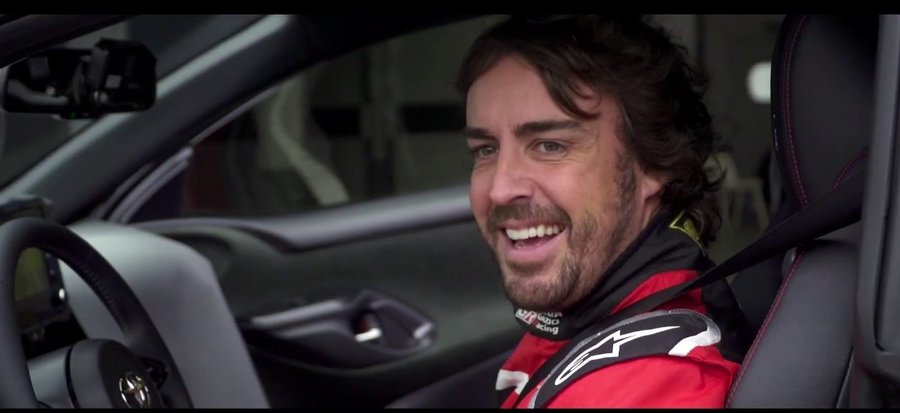 Fernando Alonso s'amuse en Toyota GR Yaris (2020)