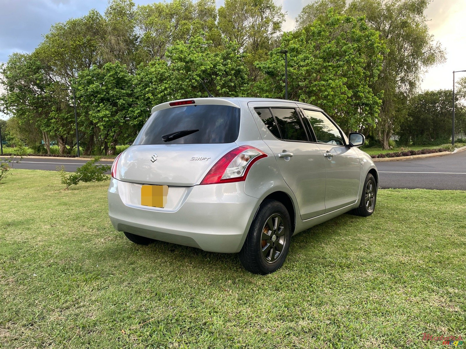 2014' Suzuki Swift photo #4