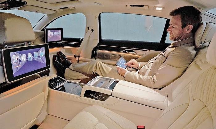 Automakers Try Integrated Tablets to Retain Backseat Business
