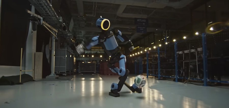Hyundai Atlas playing football