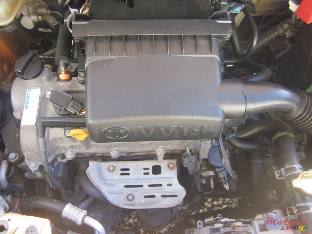 2005' Toyota Vitz 1300cc photo #7