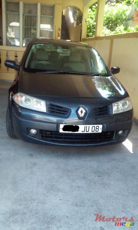 2008' Renault Megane photo #1