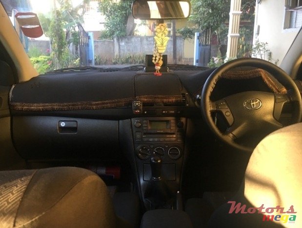 2006' Toyota Avensis photo #6