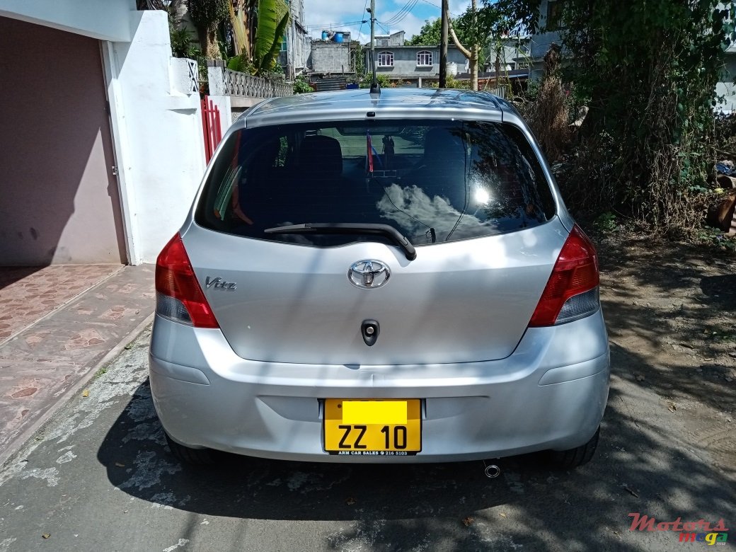 2010' Toyota Vitz photo #4