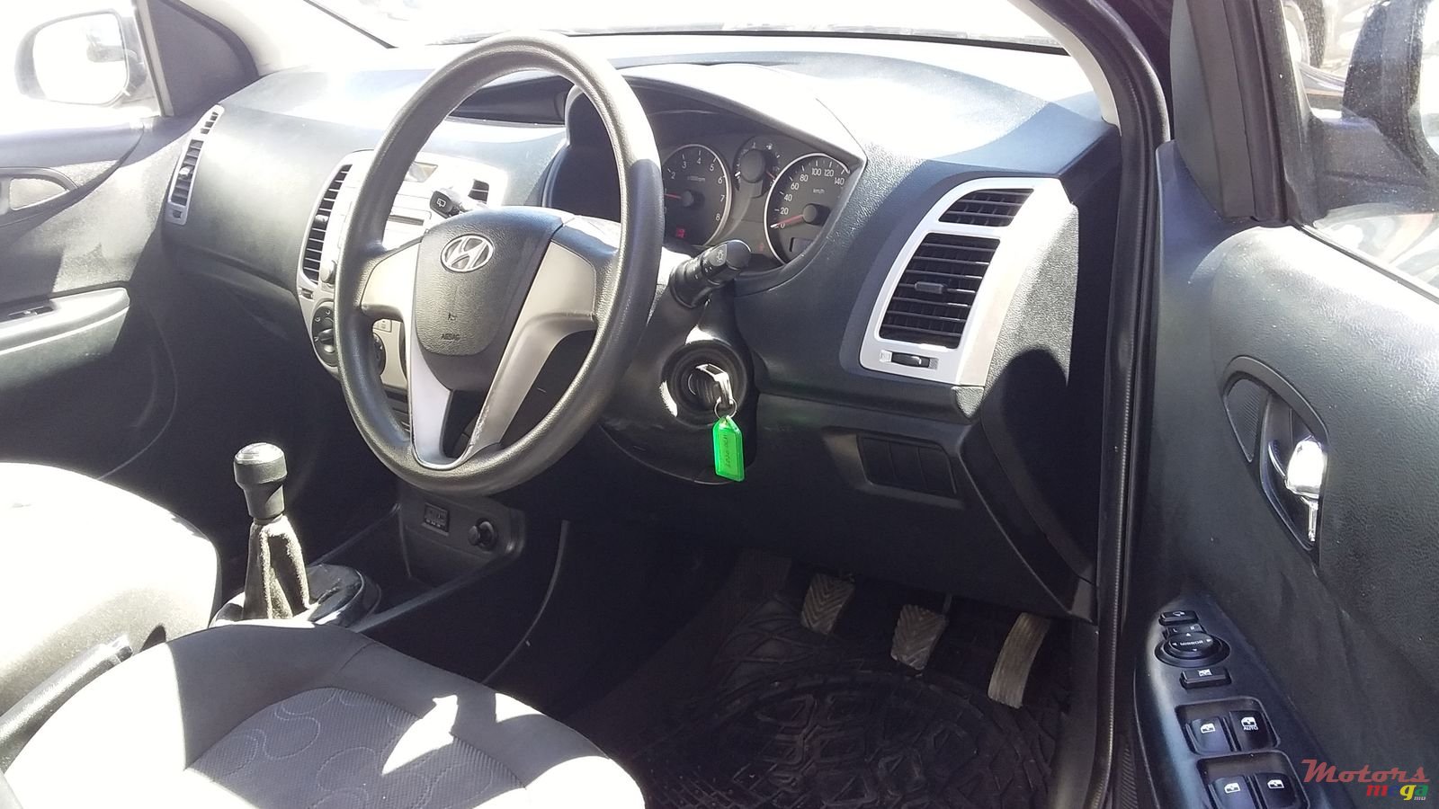 2011' Hyundai i20 photo #3