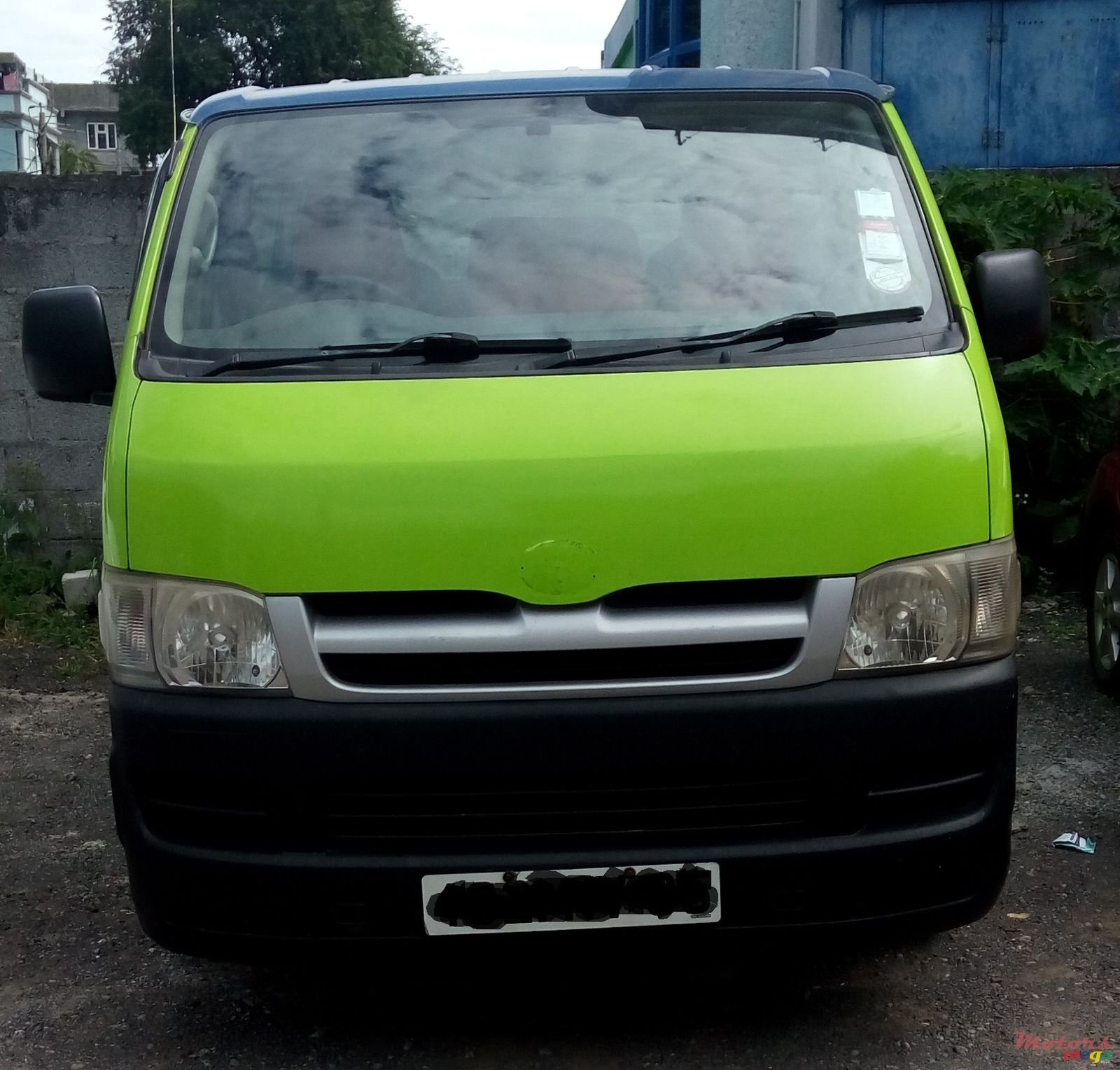 2005' Toyota HiAce photo #1