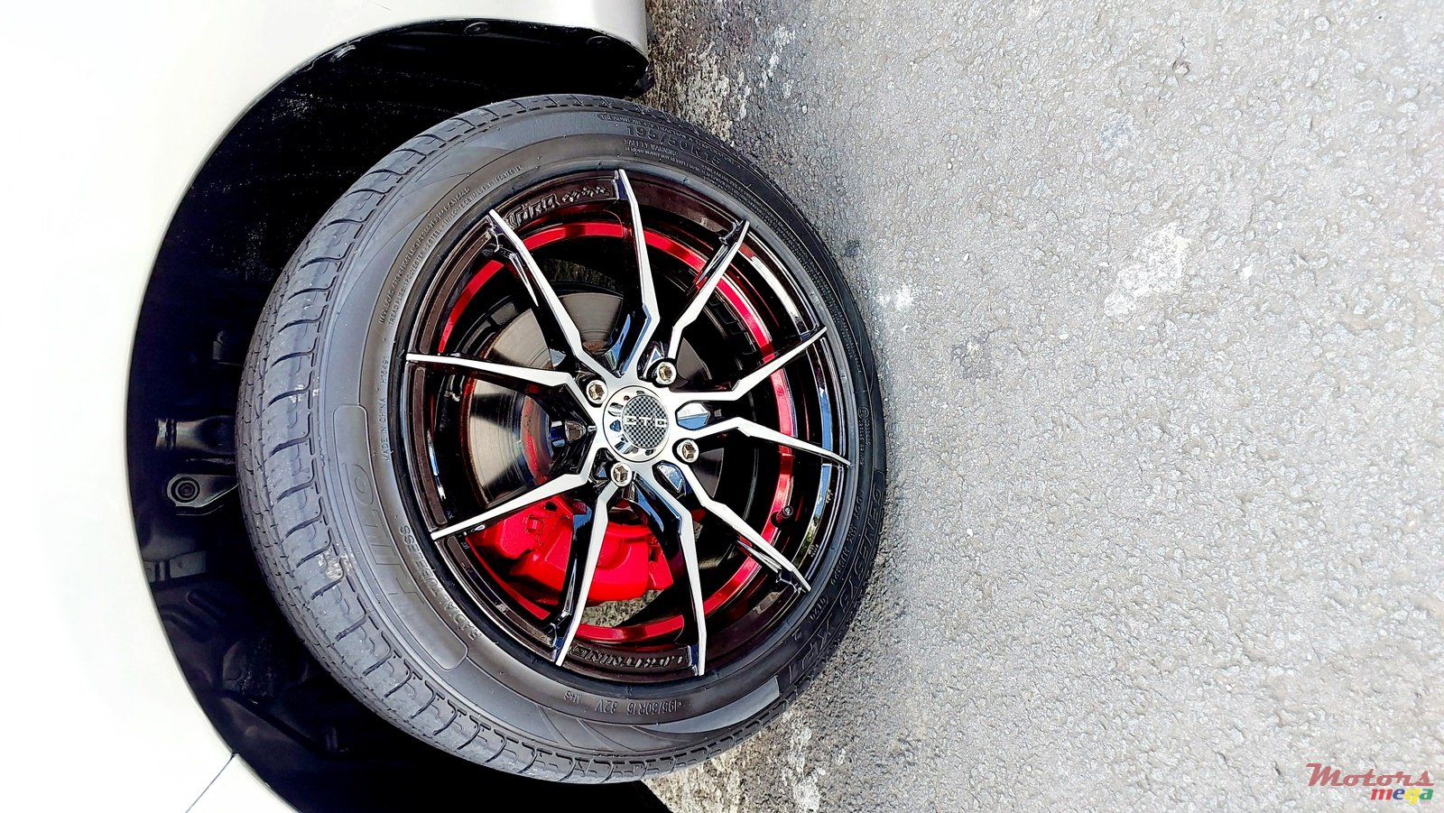 2013' Toyota Vitz photo #7