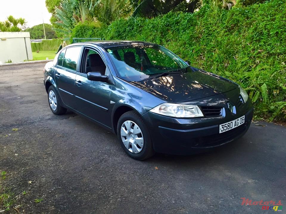 2006' Renault Megane photo #1