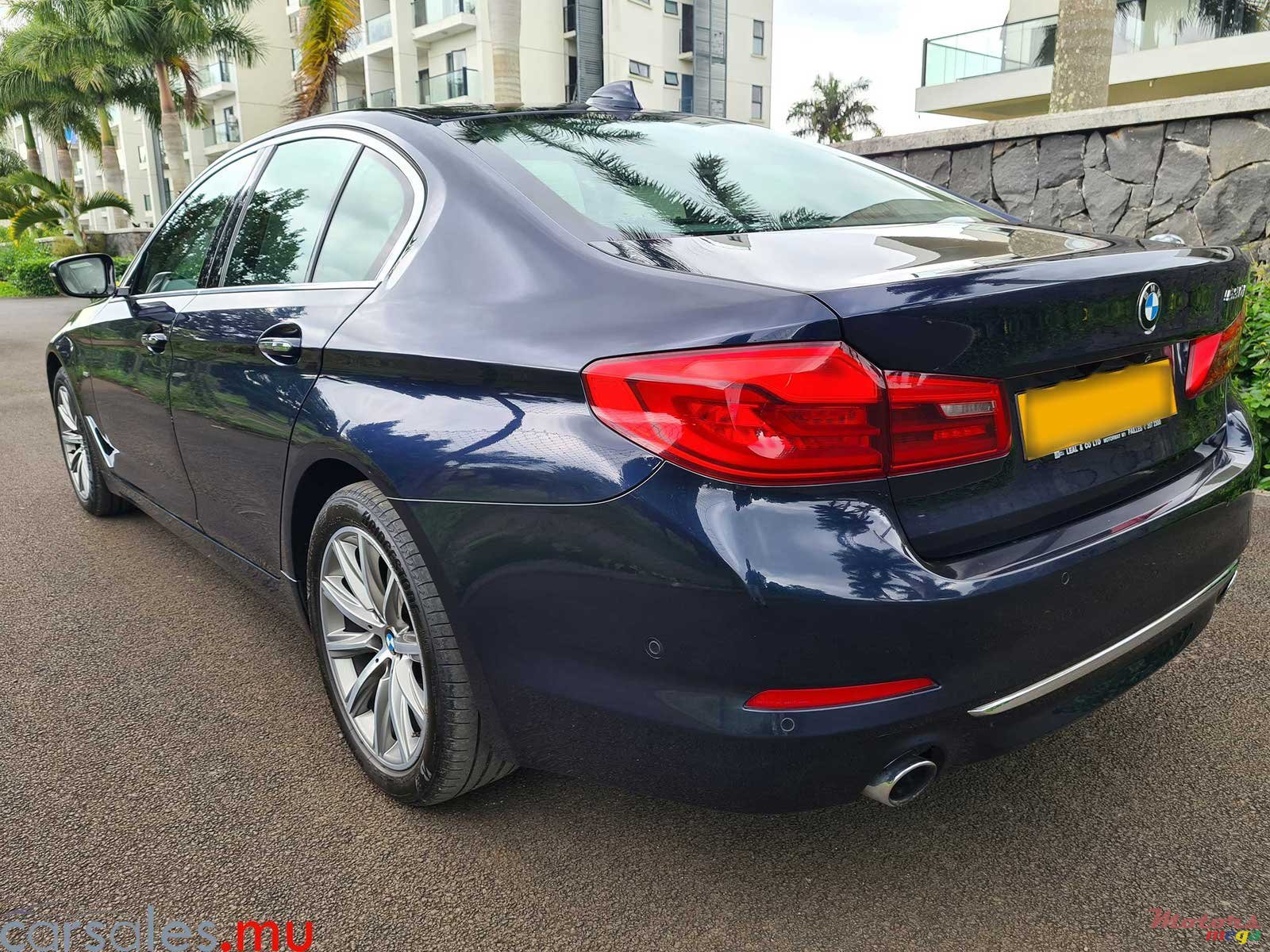 2017' BMW 530 i Luxury Line photo #2