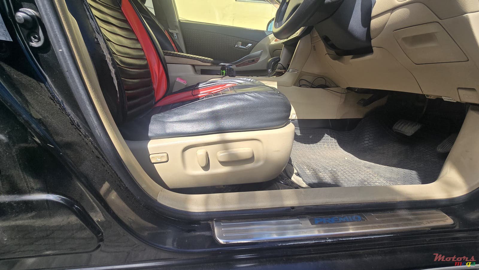 2013' Toyota Premio photo #3